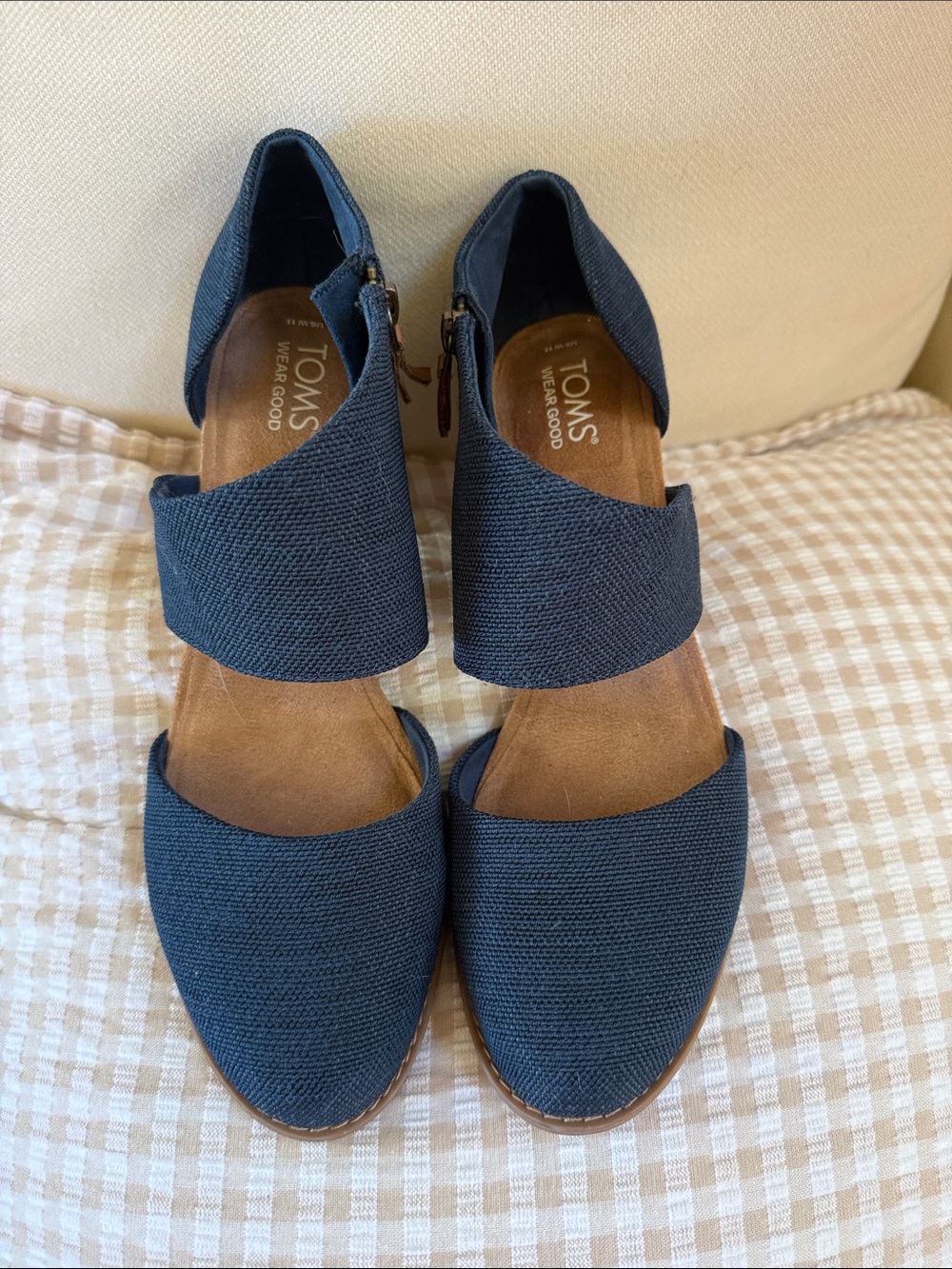 Toms Navy Blue Textured Block Heel Sandals - Picture 2 of 5